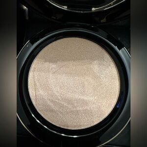 LancomeTeint Idole Ultra Wear. C. E. Skin transforming highlighter 01 Light Glow